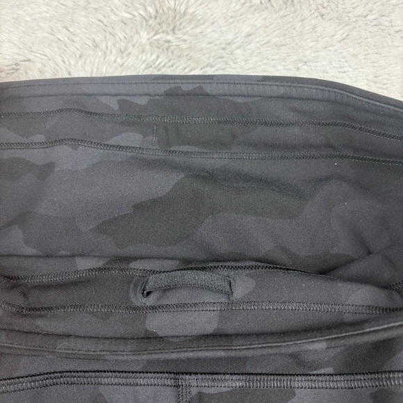 Lululemon Black Camouflage Crop Leggings Tights Workout Gym Train Women Sz 4 - Picture 9 of 11